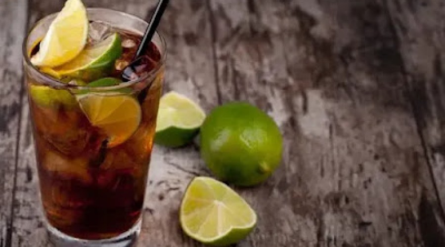 Você pode está colocando sua saúde em rico tomando refrigerante com limão; Veja o porquê.