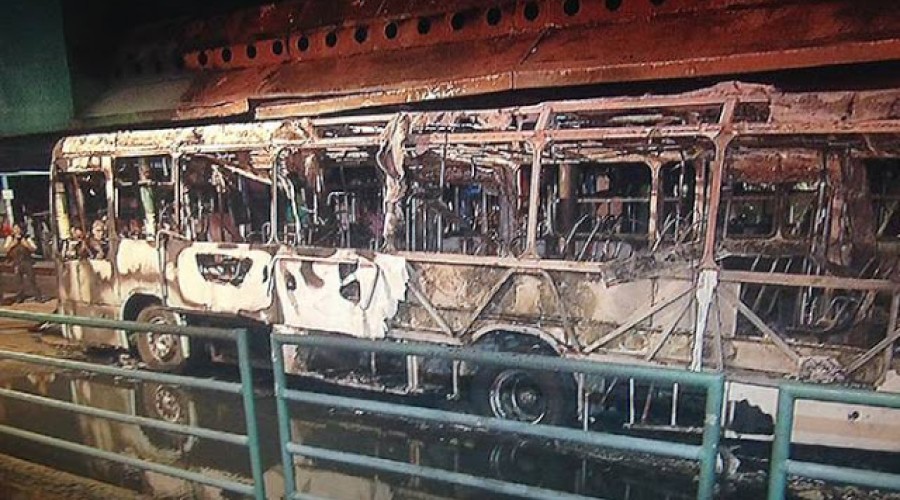 Noite de caos em Fortaleza: três mortos e cinco ônibus incendiados