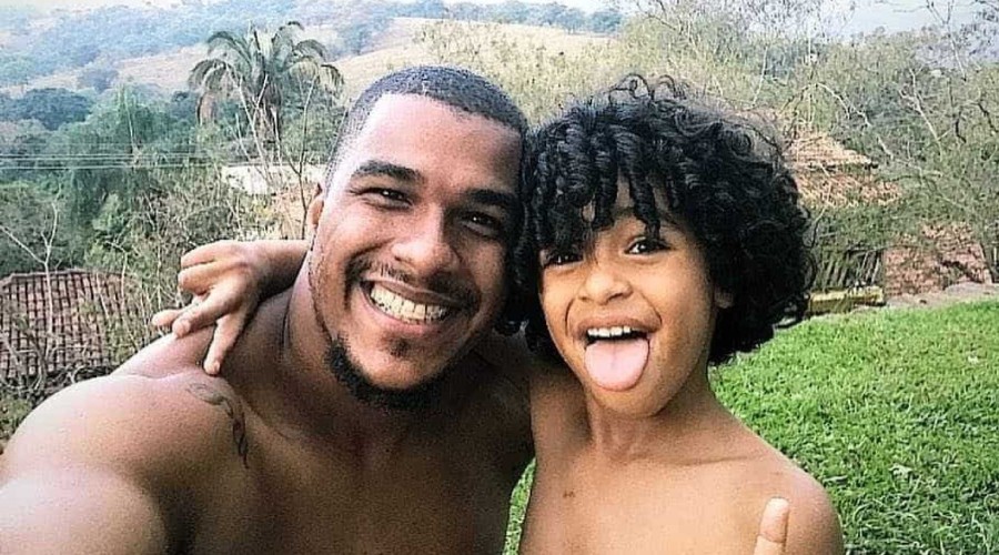 Bebê de 11 meses recebe coração de filho do goleiro Elissom