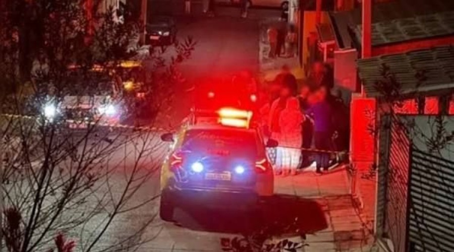 Jovem de 21 anos é morto com tiro na cabeça pelo vizinho em meio a briga por som alto