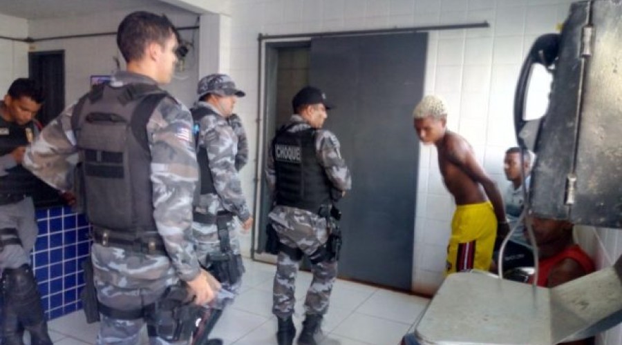 ASSISTA AO VÍDEO - Toroteio - Ocupação da Polícia no bairro da Liberdade resulta na prisão de vários envolvidos em crimes pesados