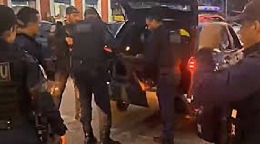 VÍDEO: Homem é preso após invadir escola e tentar estrangular aluna