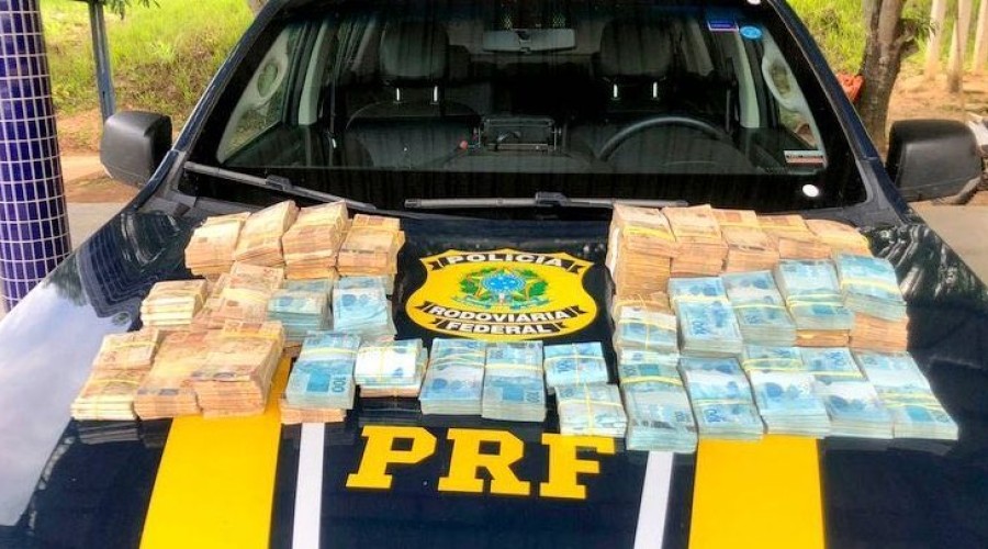 MARANHÃO: Motorista preso com R$ 575 mil disse a PRF que vende material escolar para prefeituras