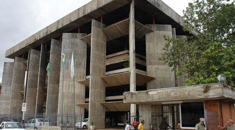 Juíza condena dentista a pagar R$ 50 mil por obrigar garoto a passar fezes no rost