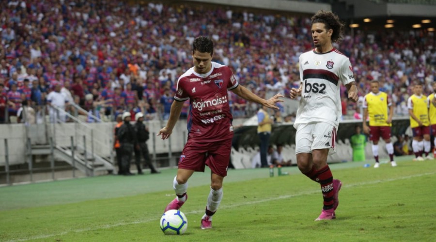 Fortaleza sai na frente, mas leva virada do líder Flamengo na Arena Castelão