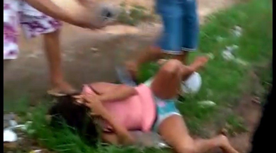 Pistola trava quando bandido iria atirar na cabeça de criança no Maiobão