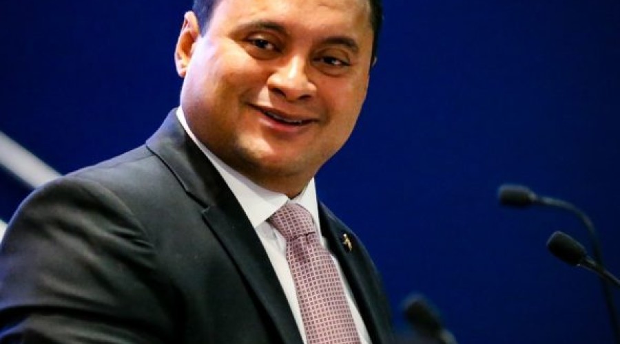 Weverton rebate declarações de Bolsonaro sobre educação no Nordeste