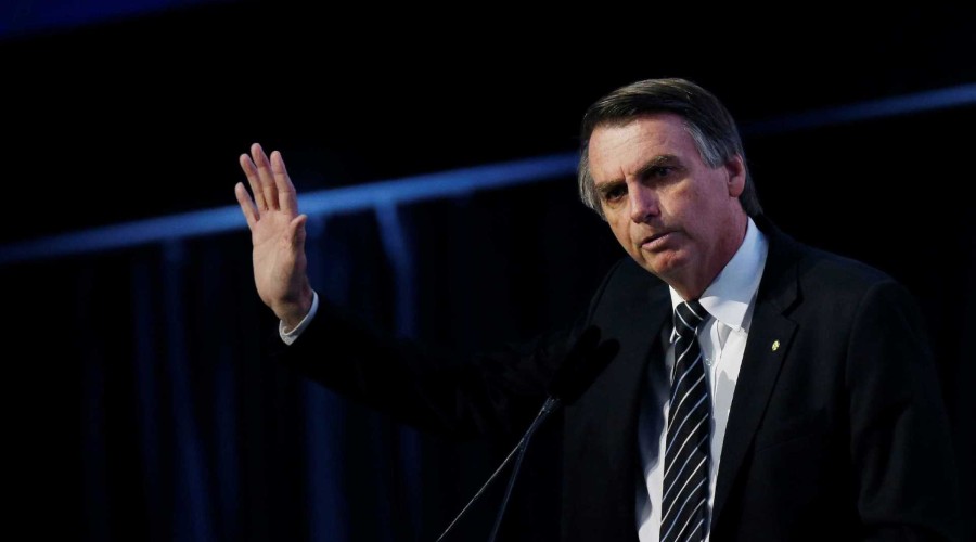 Pré-eleição, Bolsonaro falou em mandar cubanos embora com 'canetada'