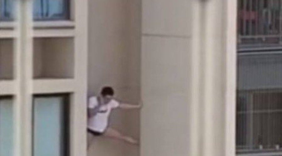 Assista ao Vídeo: Homem cai ao fugir da casa de amante descendo pelas paredes de prédio