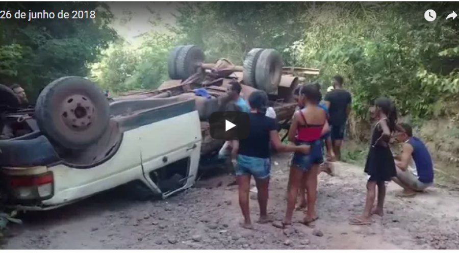 Mãe dá uma surra na filha por ela mandar vídeo é fotos nua para homem casado
