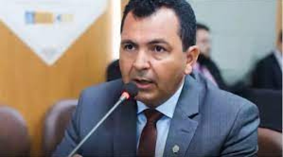 Novas mensagens entre vereador de São Luís suspeito de assédio e menina de 14 anos são entregues à polícia