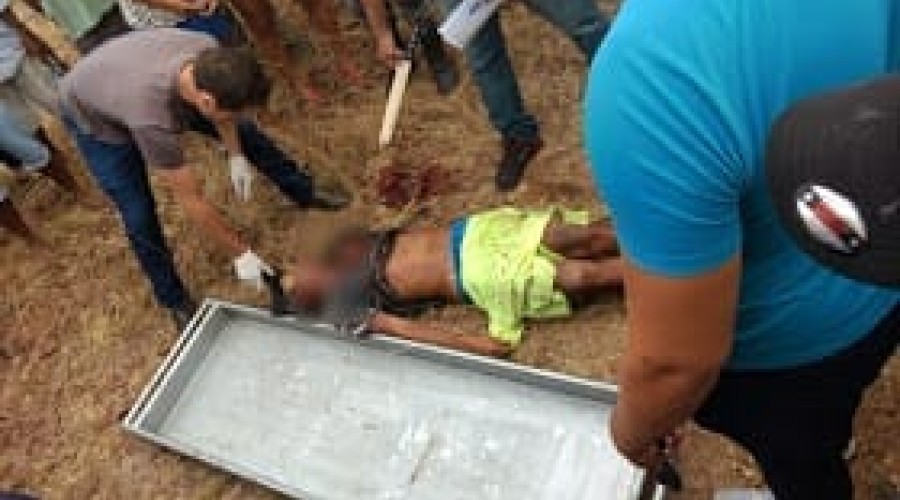 Corpo de jovem degolado é encontrado em terreno