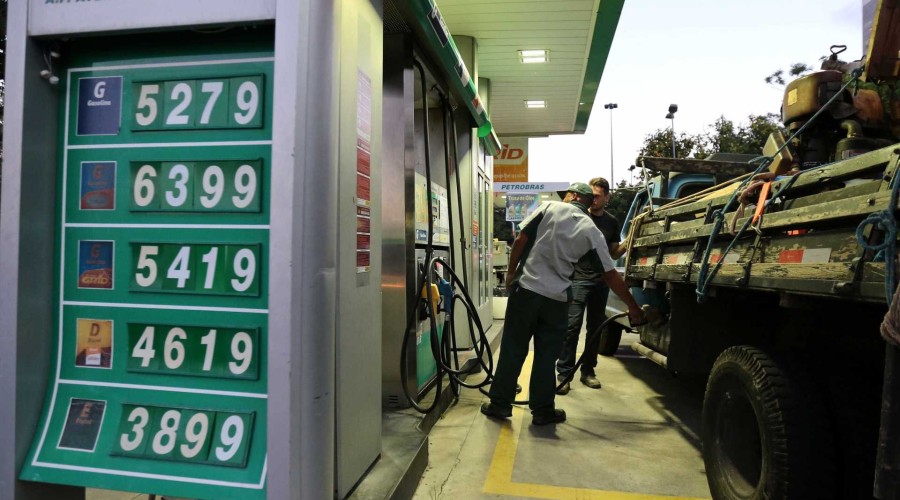 Gasolina já passa de R$ 5 em postos da cidade São Paulo