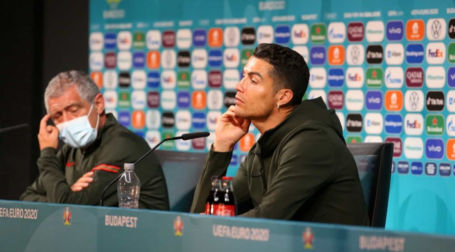 Assista o Vídeo: CR7 afasta Coca-Cola e ganha garrafa 