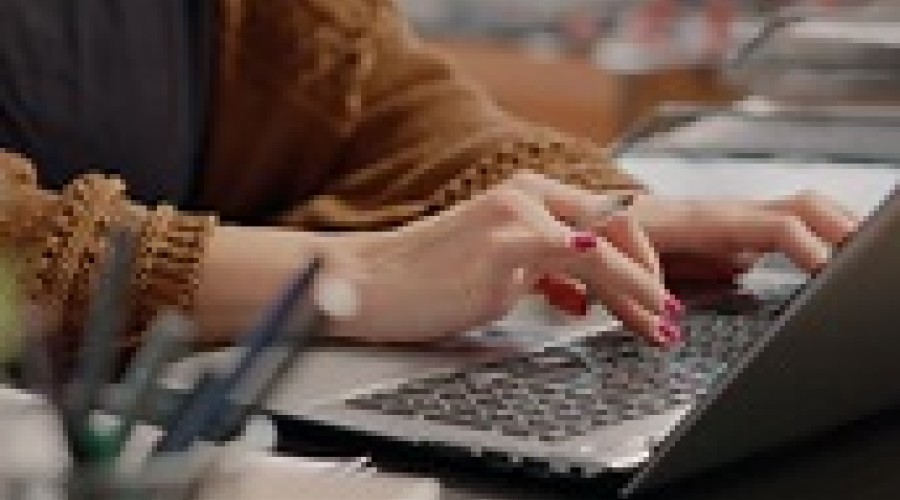 Mulheres têm mais competências digitais do que os homens no trabalho