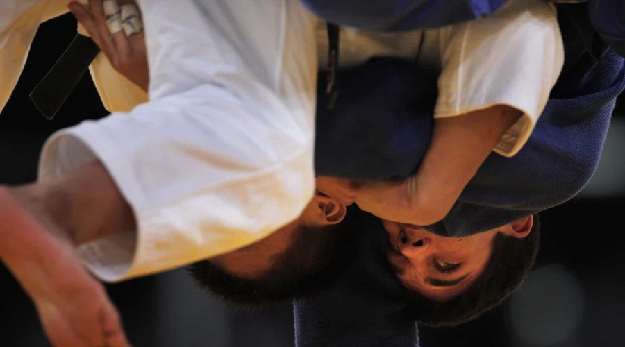 Morre criança que foi atirada ao chão 27 vezes durante aula de judô