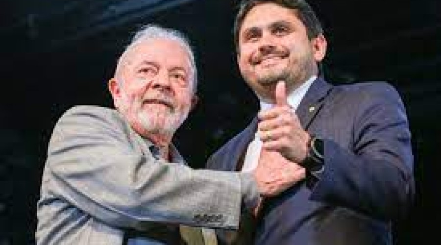 Juscelino Filho se explica para Lula, ganha afago e permanece ministro