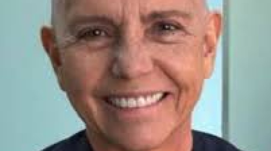 Roseana Sarney exibe foto sem cabelos após diagnóstico de câncer