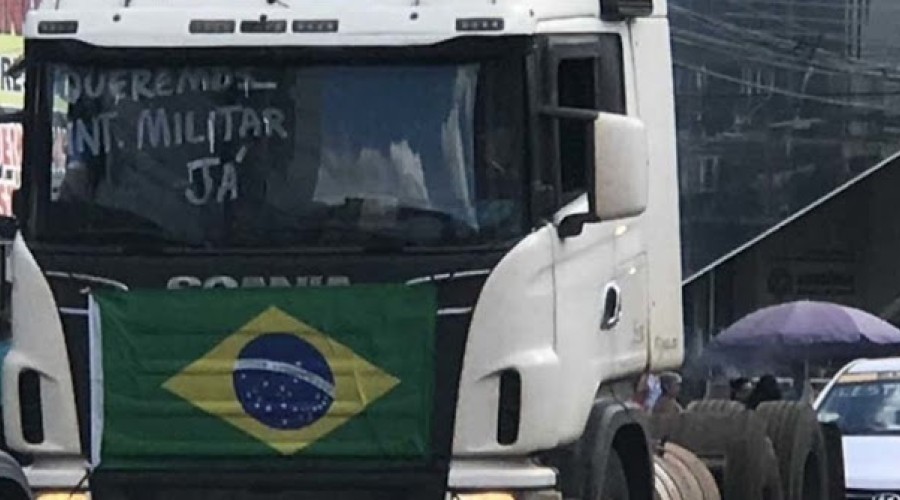 A greve só acaba quando o governo for deposto pelos militares