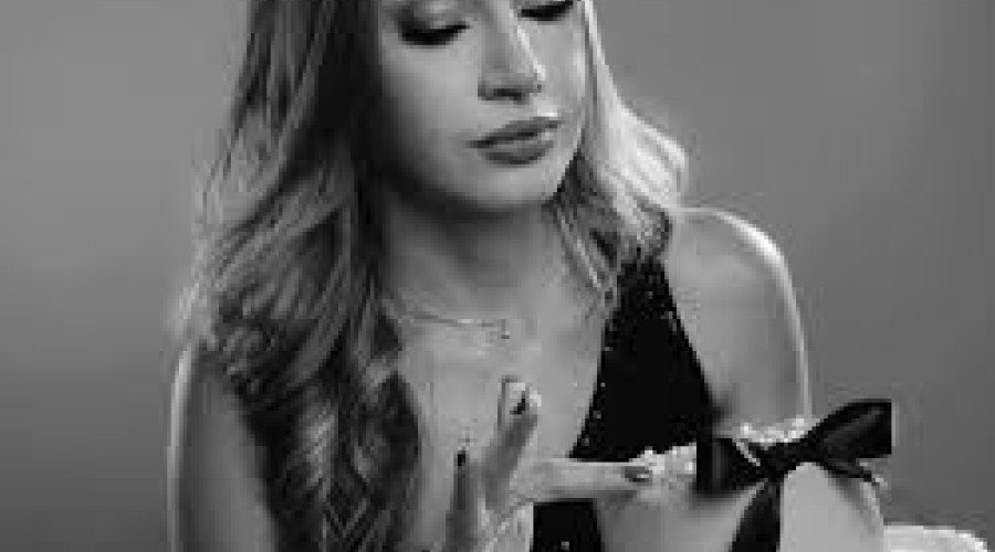 Modelo é assassinada diante do filho de seis anos; assassinos invadiram a casa